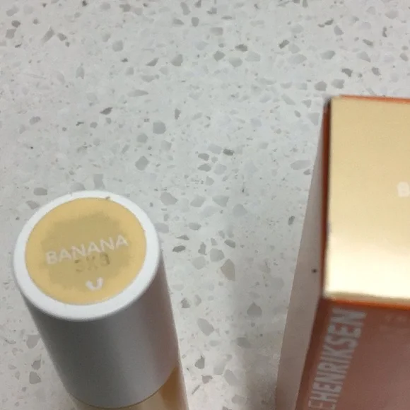 Olehenriksen BANANA BRIGHT+ VITAMIN CC STICK - Picture 5 of 5